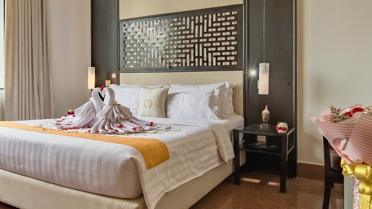 White Mansion 白色公馆 Otel Phnom Penh Dış mekan fotoğraf