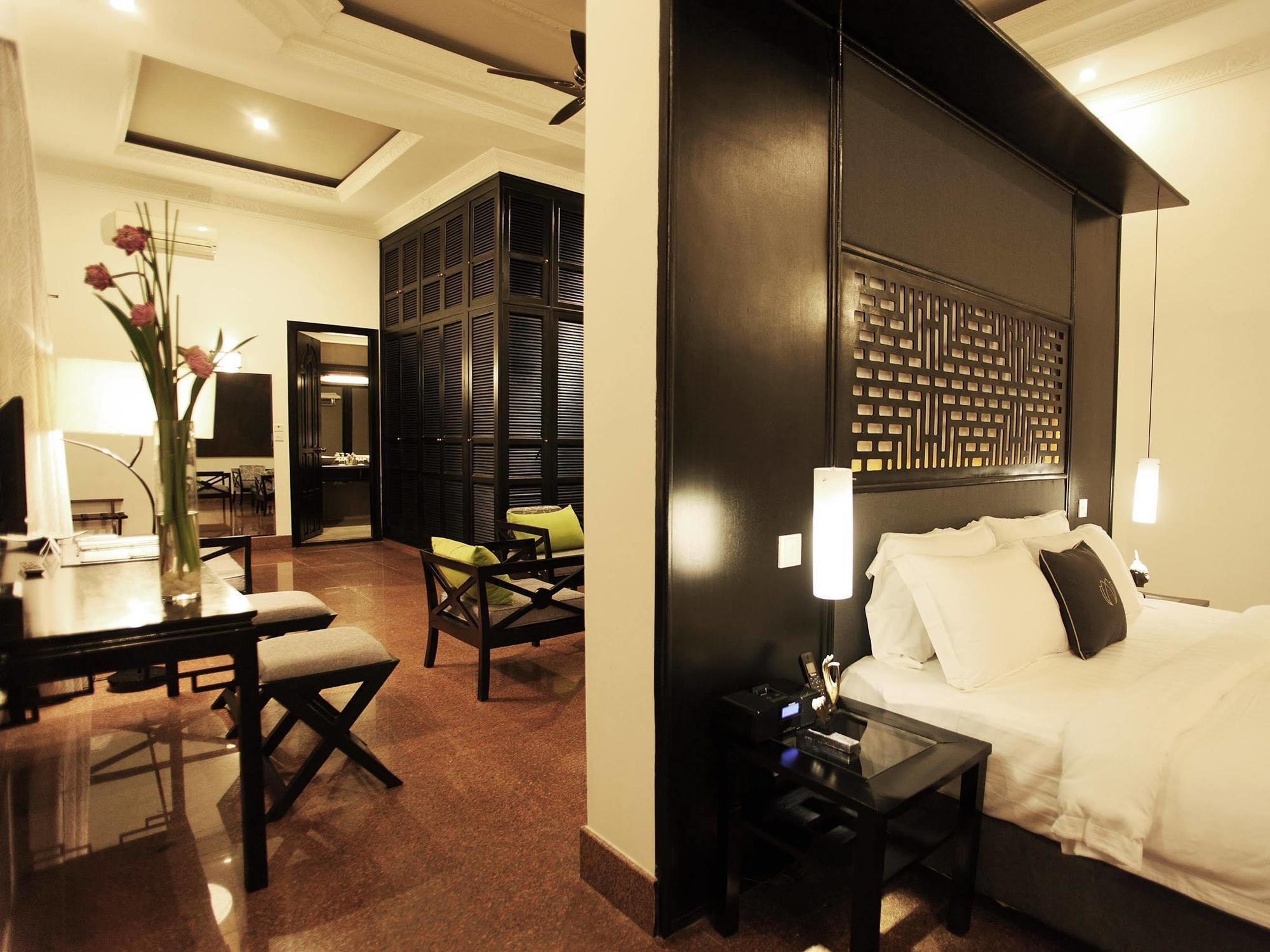 White Mansion 白色公馆 Otel Phnom Penh Dış mekan fotoğraf
